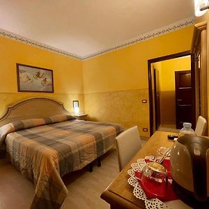 Camera con letto king size